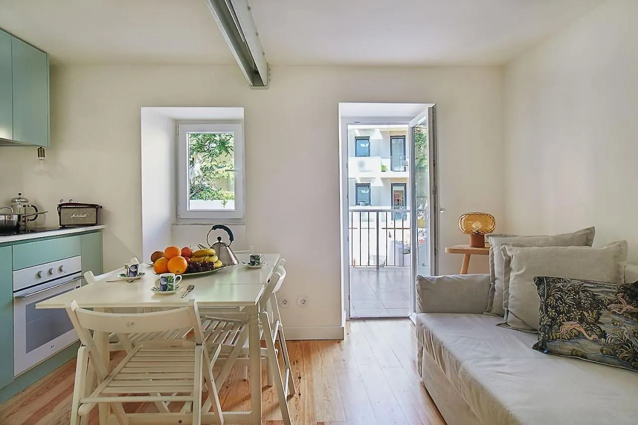 Modern Flat With Double Patio Right Next To Estrela Gardens Apartment Lisbon 0*,